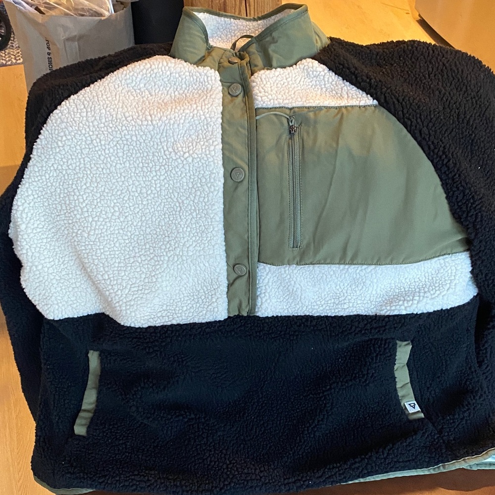 Women's Colorblock Sherpa Pullover Jacket in Black, Cream & Olive